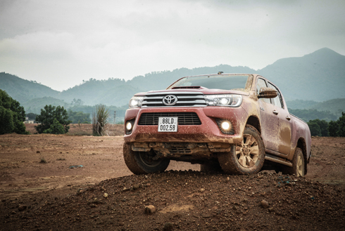 Đánh giá xe Toyota Hilux 2016