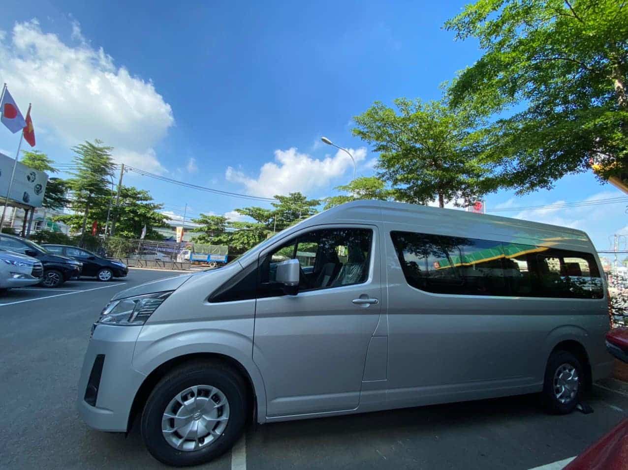 hiace-2-min.jpg