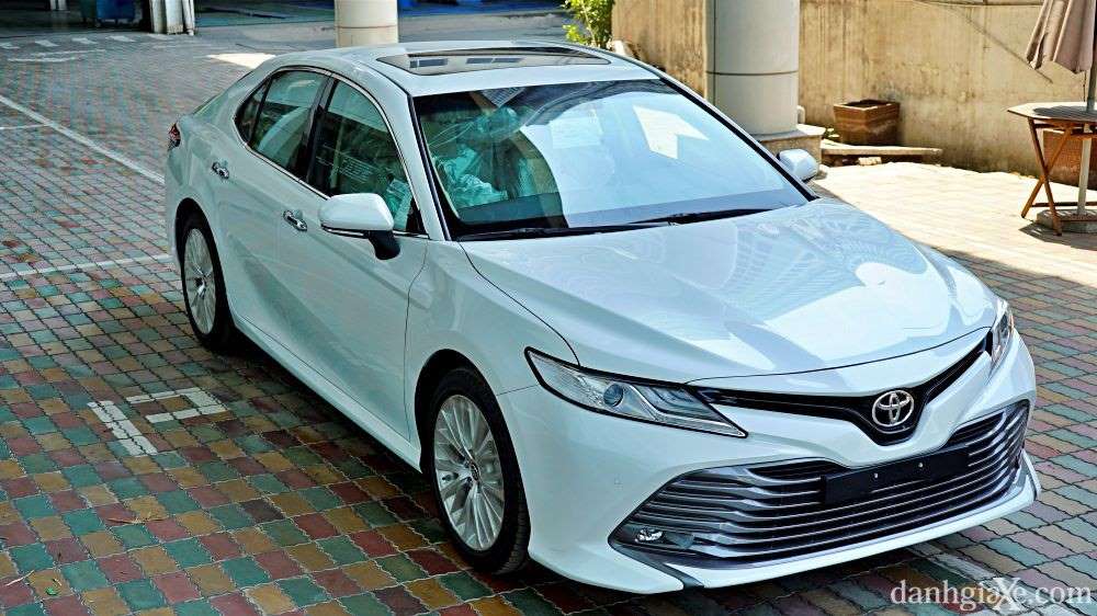 toyota-camry-1.jpg