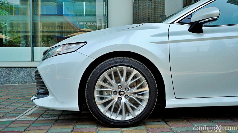 toyota-camry-12.jpg