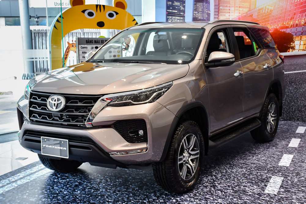 Toyota Fortuner 2022 giá lăn bánh 42023 TSKT đánh giá chi tiết