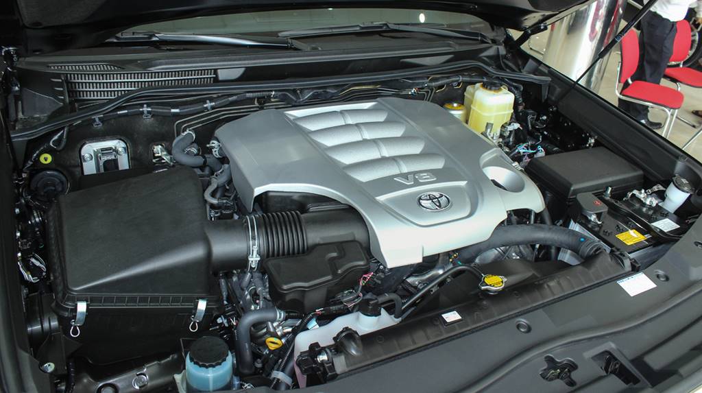 xe-toyota-land-cruiser-10 (Min).jpg