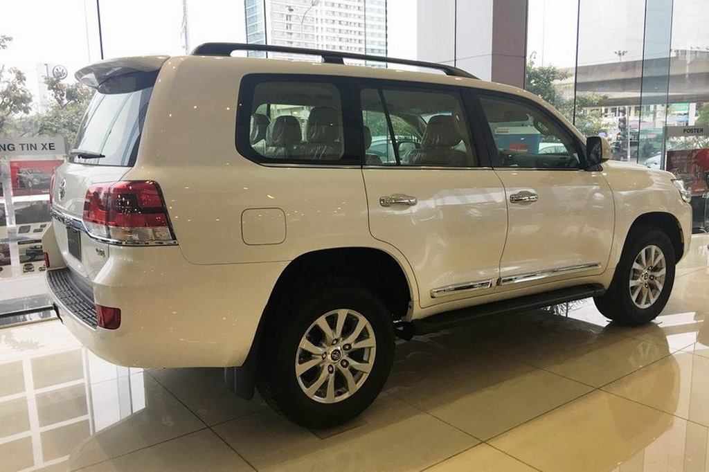 xe-toyota-land-cruiser-4 (Min).jpg