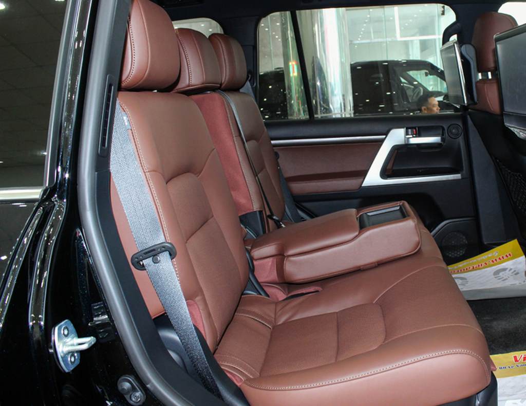 xe-toyota-land-cruiser-5.3 (Min).jpg